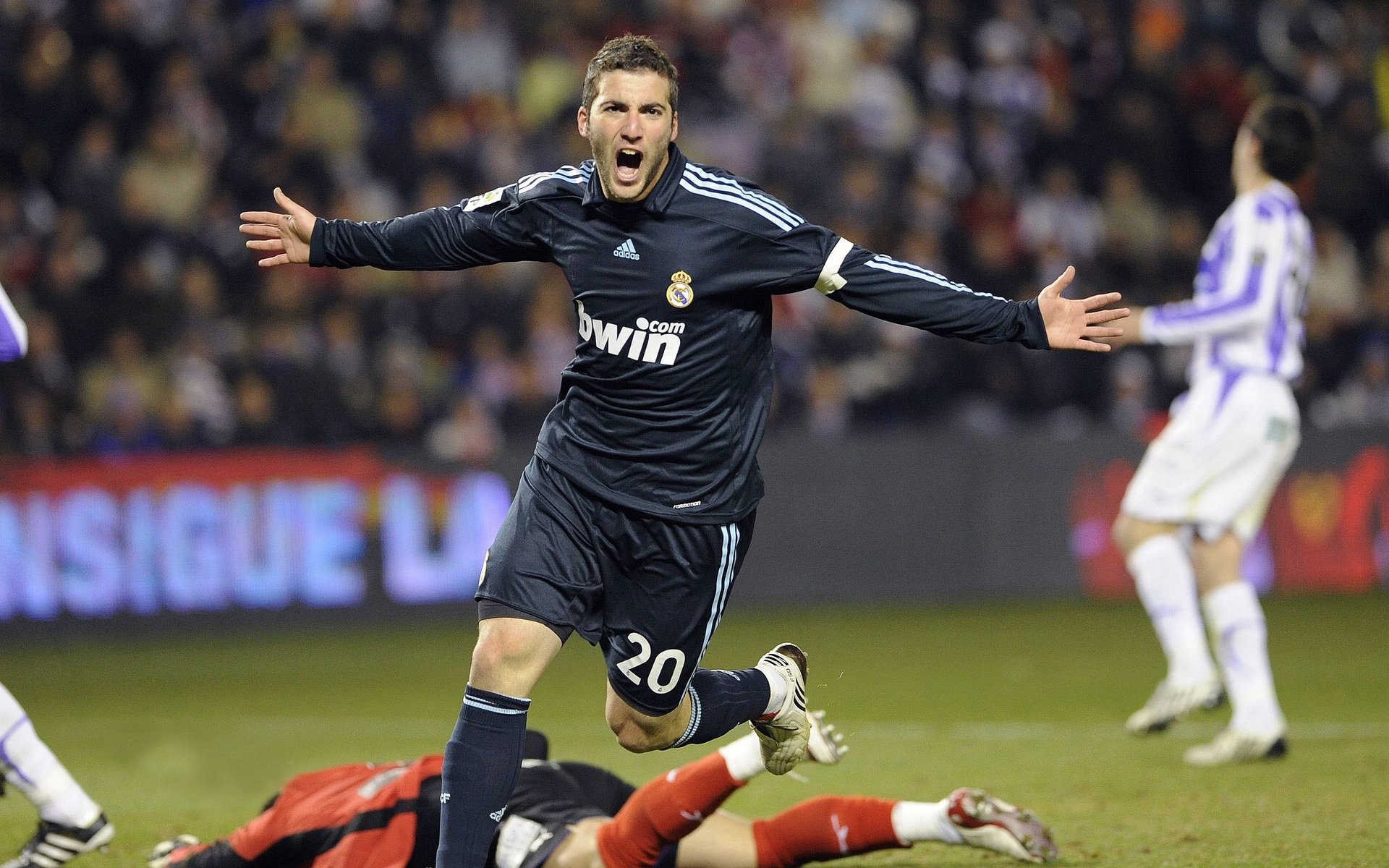 姆巴佩梅开二度助巴黎圣日耳曼逆转取胜,欧冠前景再添砝码