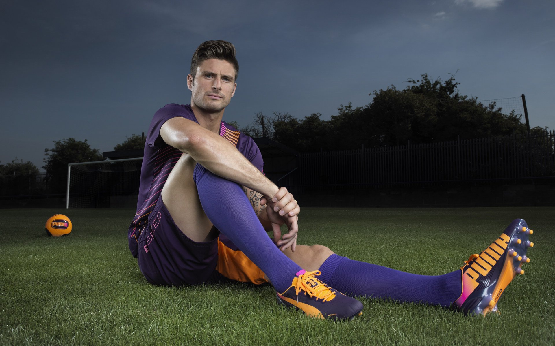 姆巴佩帽子戏法助巴黎圣日耳曼大胜里昂，法甲争冠悬念再起